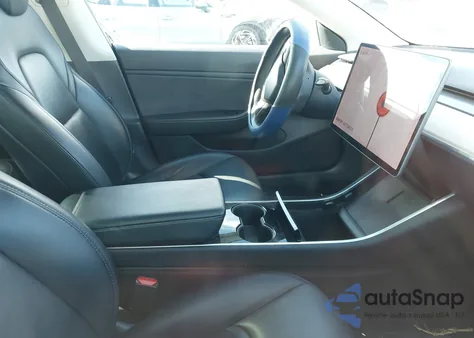 2019 Tesla Model 3 Long Range/Performance z USA, uszkodzony, nr VIN 5YJ3E1EB6KF437391